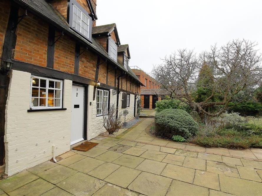 Villa One Masons Court Stratford-upon-Avon Exterior foto